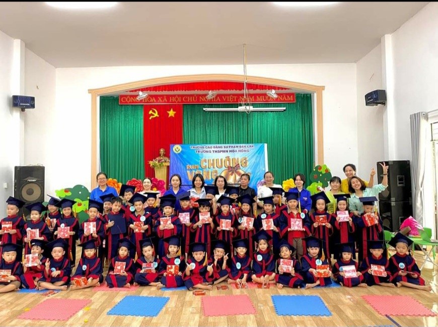 Trường Thực hành Sư phạm Mầm non Hoa Hồng phối hợp với  Bộ môn Ngoại ngữ-Trường CĐSP Đắk Lắk tổ chức  Hội thi: “Rung Chuông Vàng” năm học 2023 - 2024